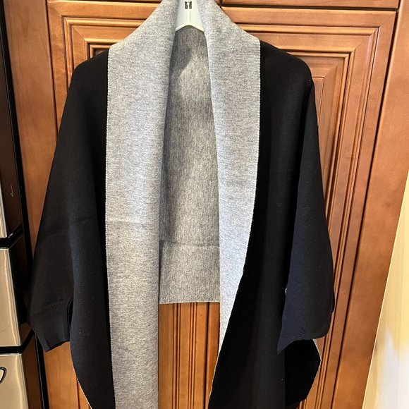 WOMEN'S PONCHO BATWING SLEEVE PONCHO SHAWL FRINGED CAPE BLACK AND GRAY - MINT!!! - Picture 2 of 14